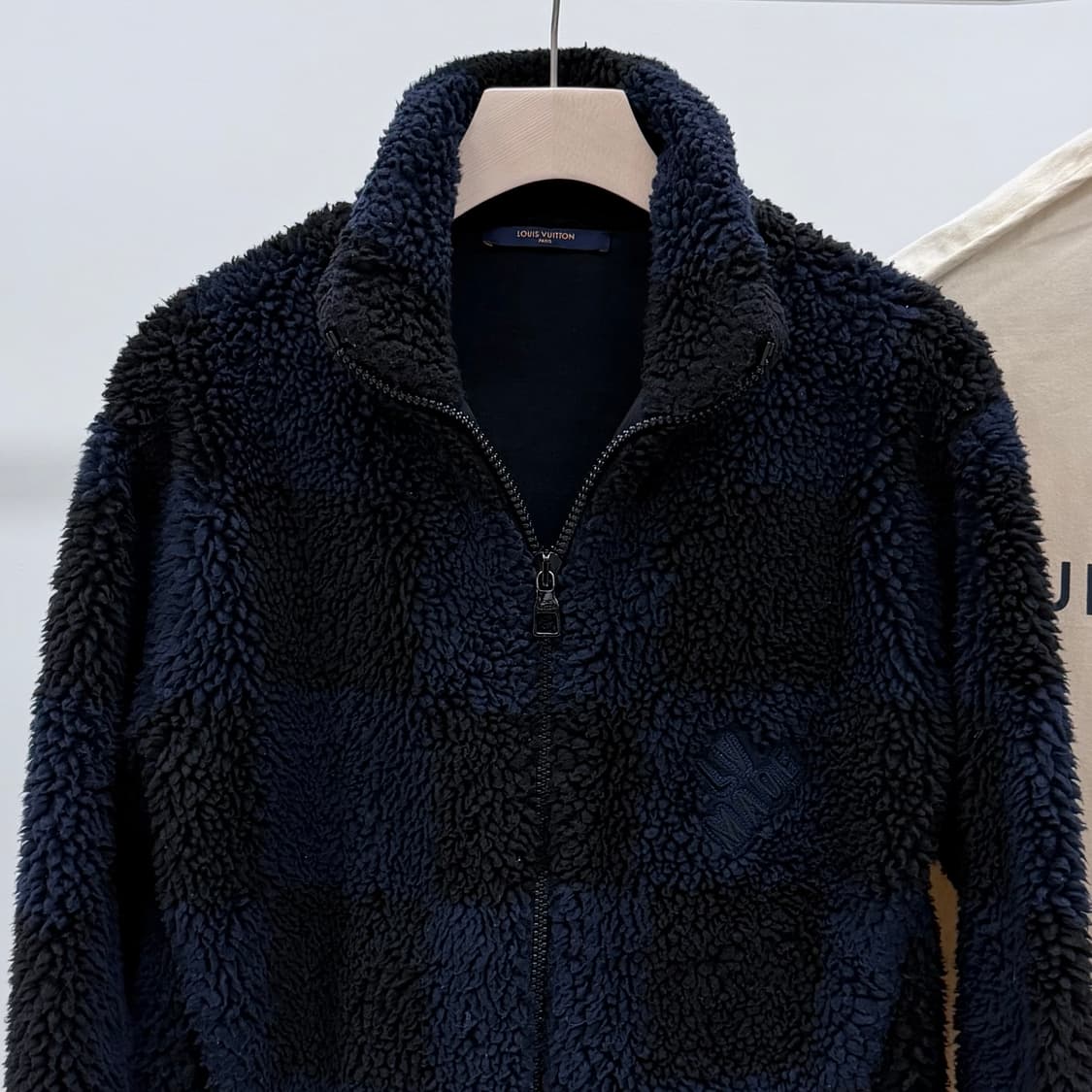 [S+급/S] 루이비통 X 니고 자카드 다미에 플리스 후리스 블루종 자켓 상품이미지2