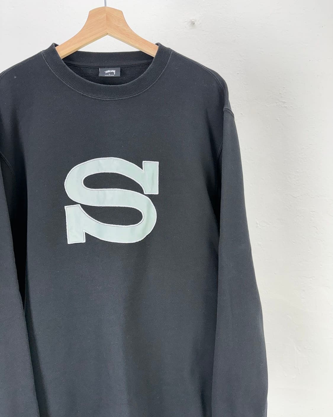 스투시 레터맨 크루넥 블랙 스웨트 셔츠 상품이미지3