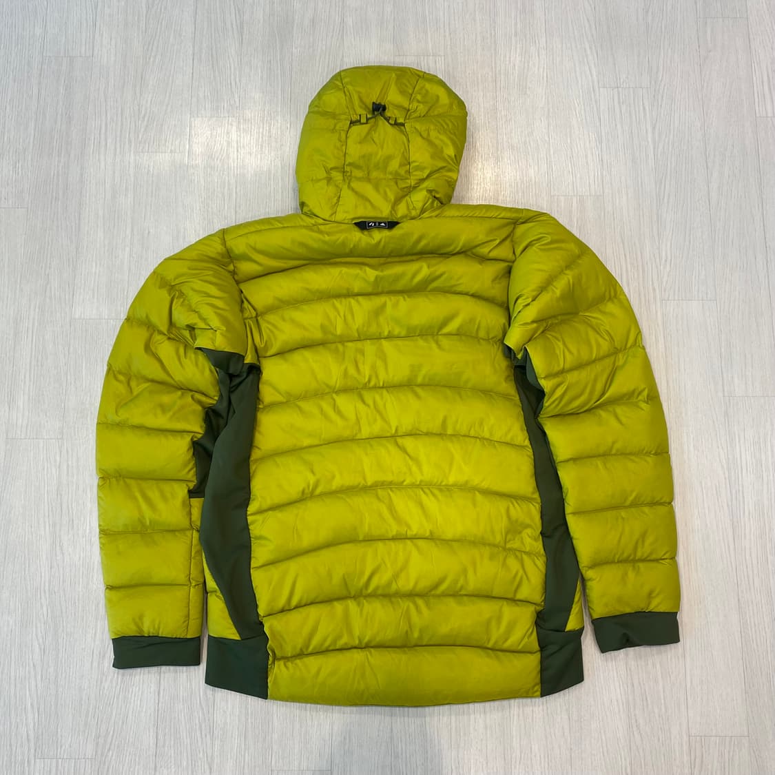 아디다스 경량 패딩 샘플 버전 상품이미지4