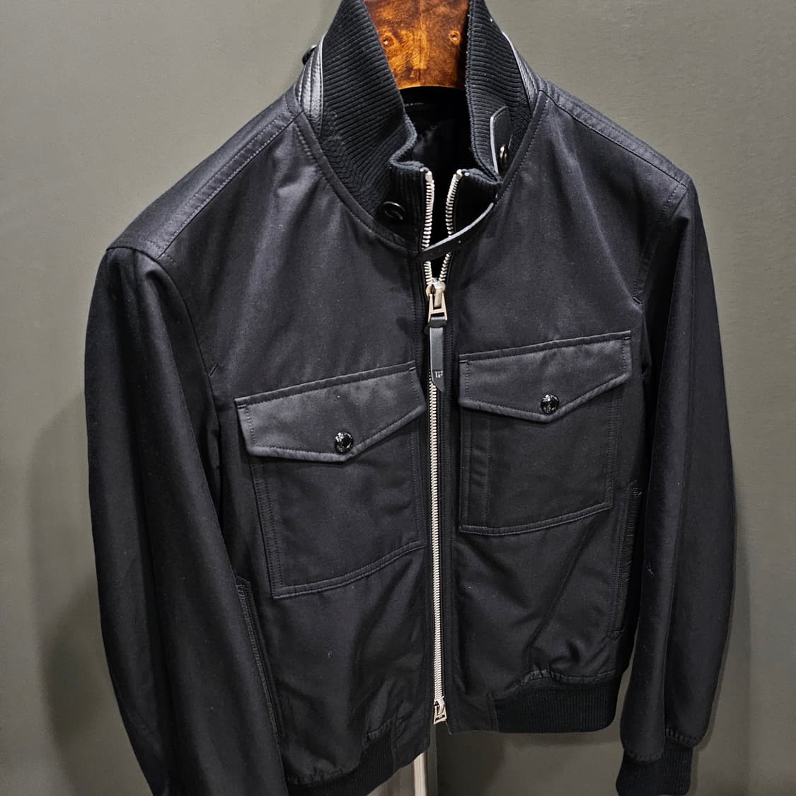 톰포드 레더트리밍 코튼 포켓 실크 트윌 봄버 자켓 상품이미지3