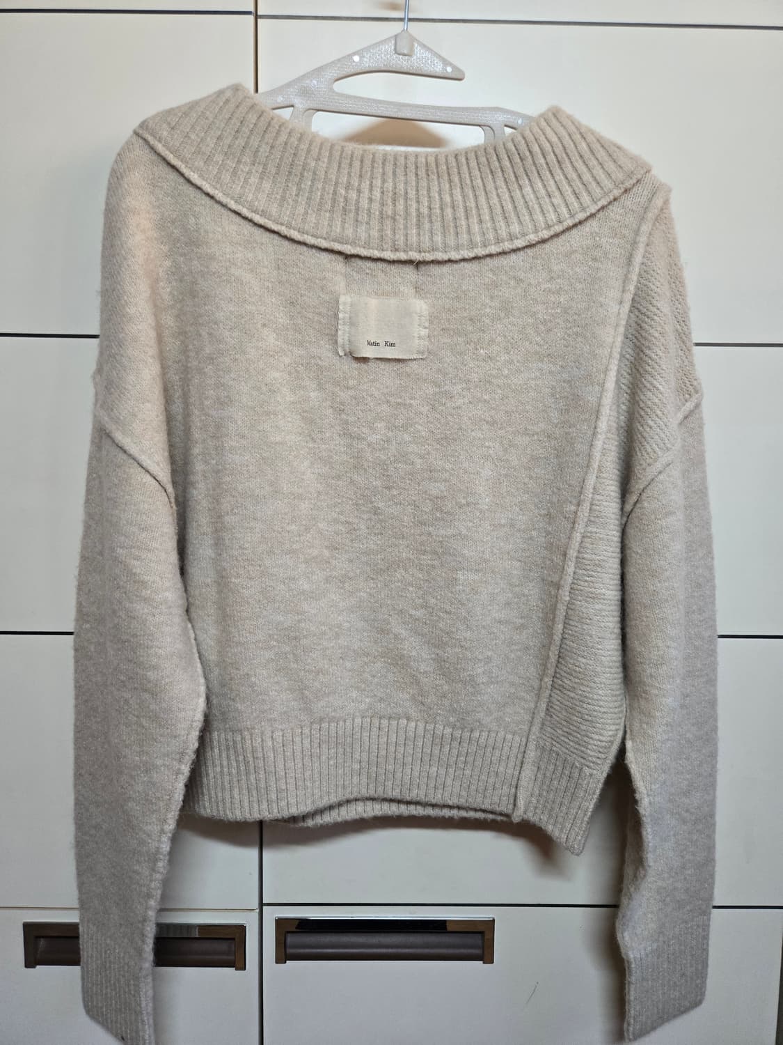 마뗑킴 오프숄더 베이지 니트 상품이미지4