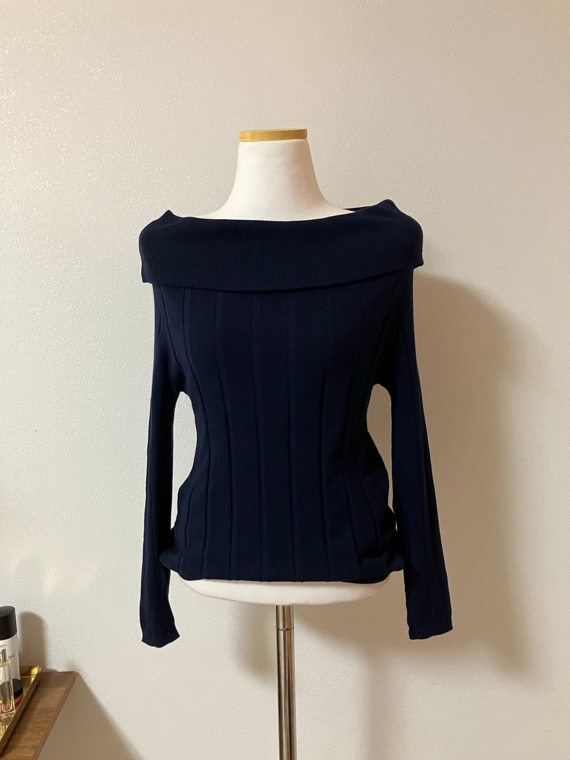 네이비 골지 오프숄더 니트 상품이미지1