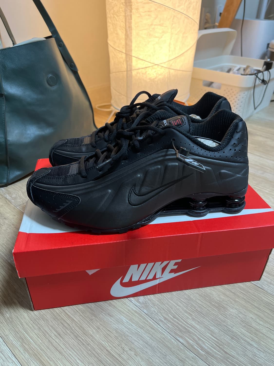 나이키 샥스 R4 블랙 브라이트크림슨(275) 상품이미지2