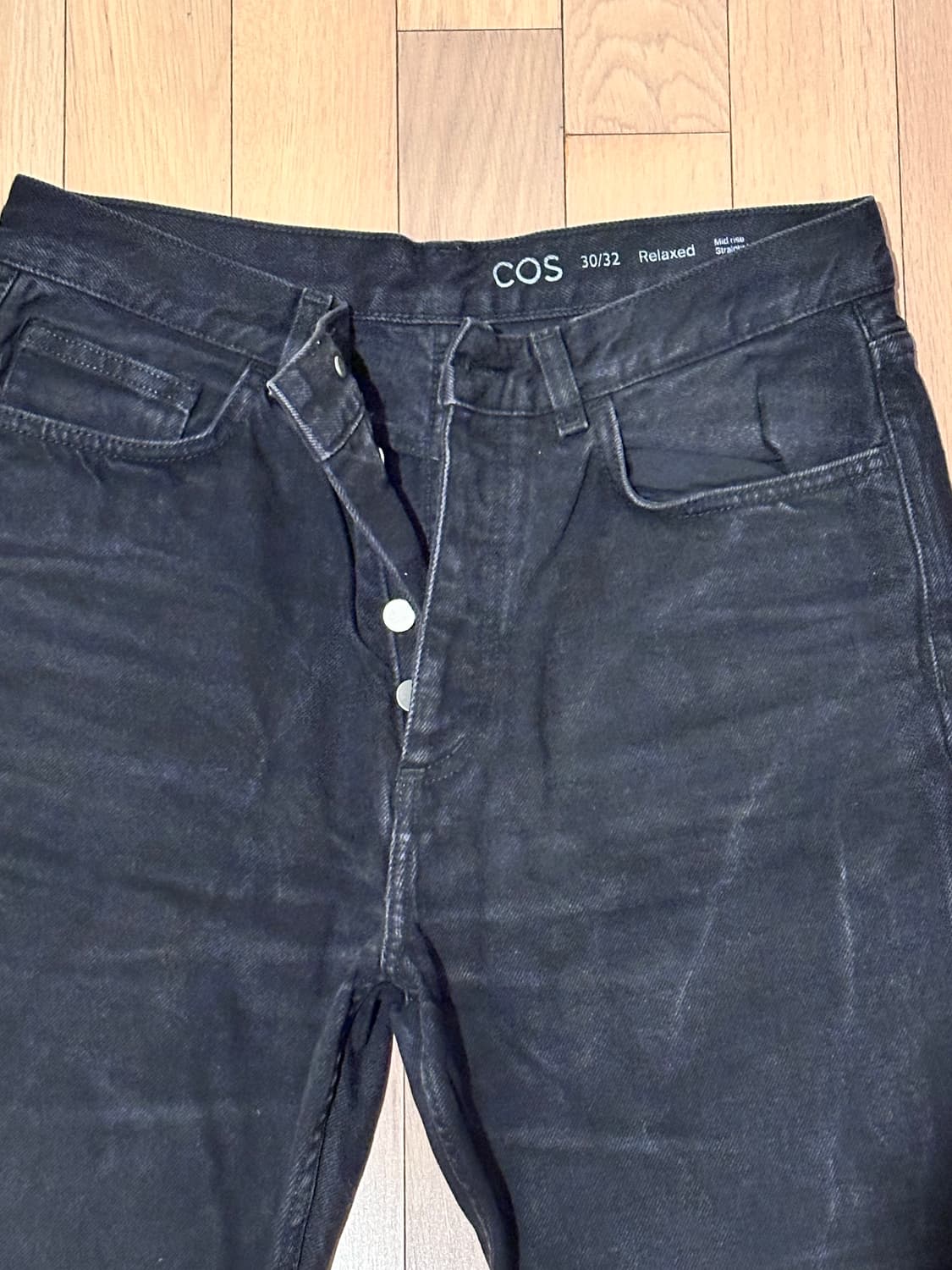 코스 릴렉스드 데님 흑청 로우라이즈 30/32 판매합니다 상품이미지1
