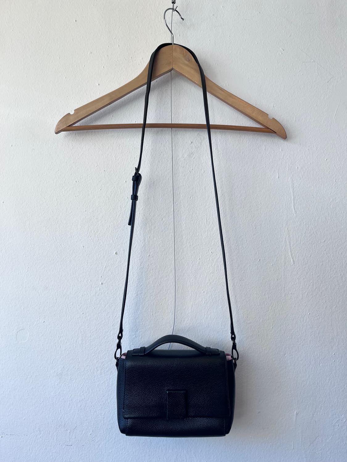 쿠론 럭키슈에뜨 천연가죽 블랙미니크로스백 상품이미지2