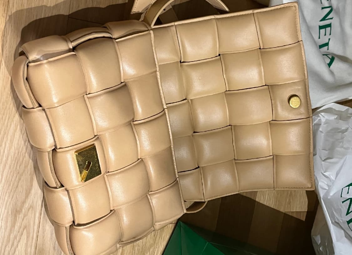 [정품] 보테가베네타 카세트 패딩백 아몬드골드 희귀색상 (네고 가능) 상품이미지7