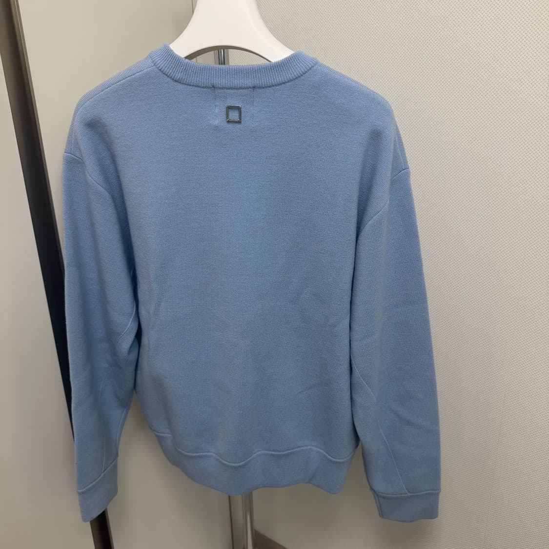 [정품/풀구성] 우영미 백로고 자수 크루넥 니트 23FW 상품이미지2