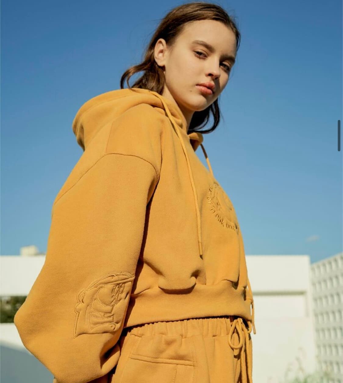 아웃 오브 트렁크 크롭 후드티 상품이미지2