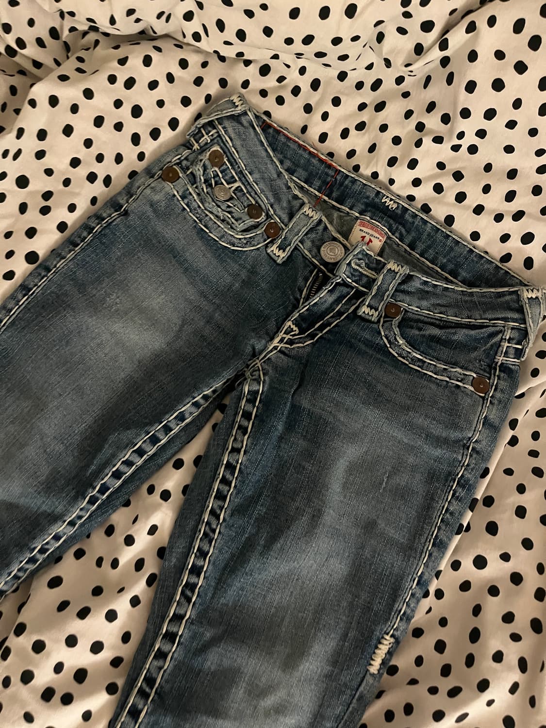 트루릴리전 조이 슈퍼 티 부츠컷 로우라이즈 데님 팬츠 상품이미지1