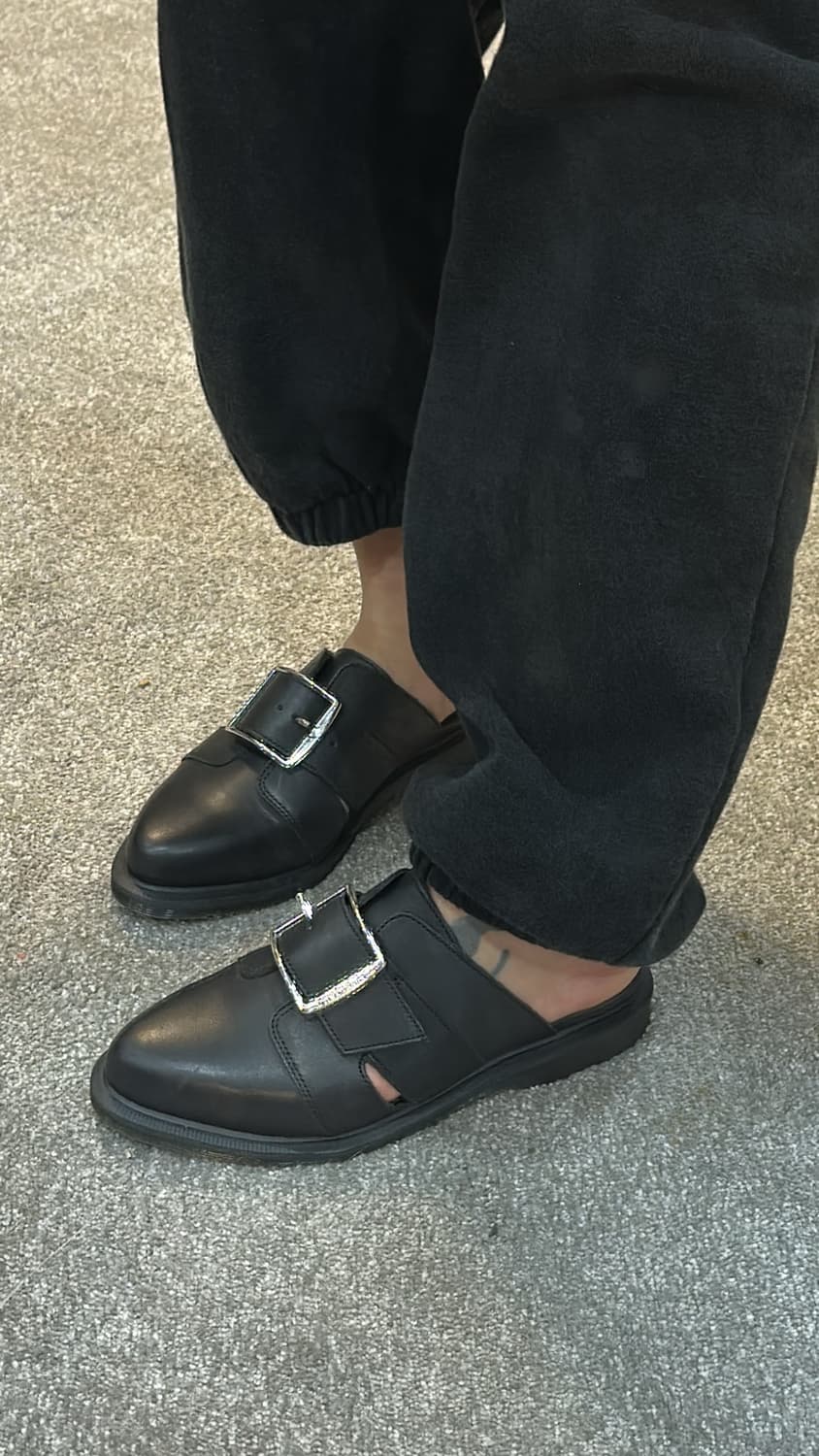 닥터마틴 나이로 블랙 템퍼리 가죽 버클 뮬235 상품이미지2