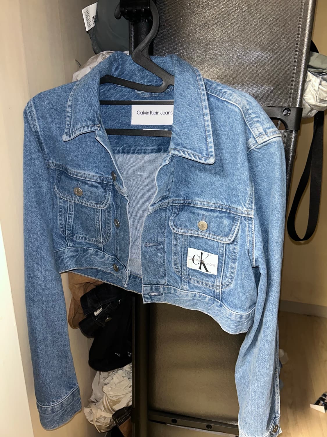 캘빈클라인 미드블루 90 크롭 데님 자켓 (제니 착용) 상품이미지2