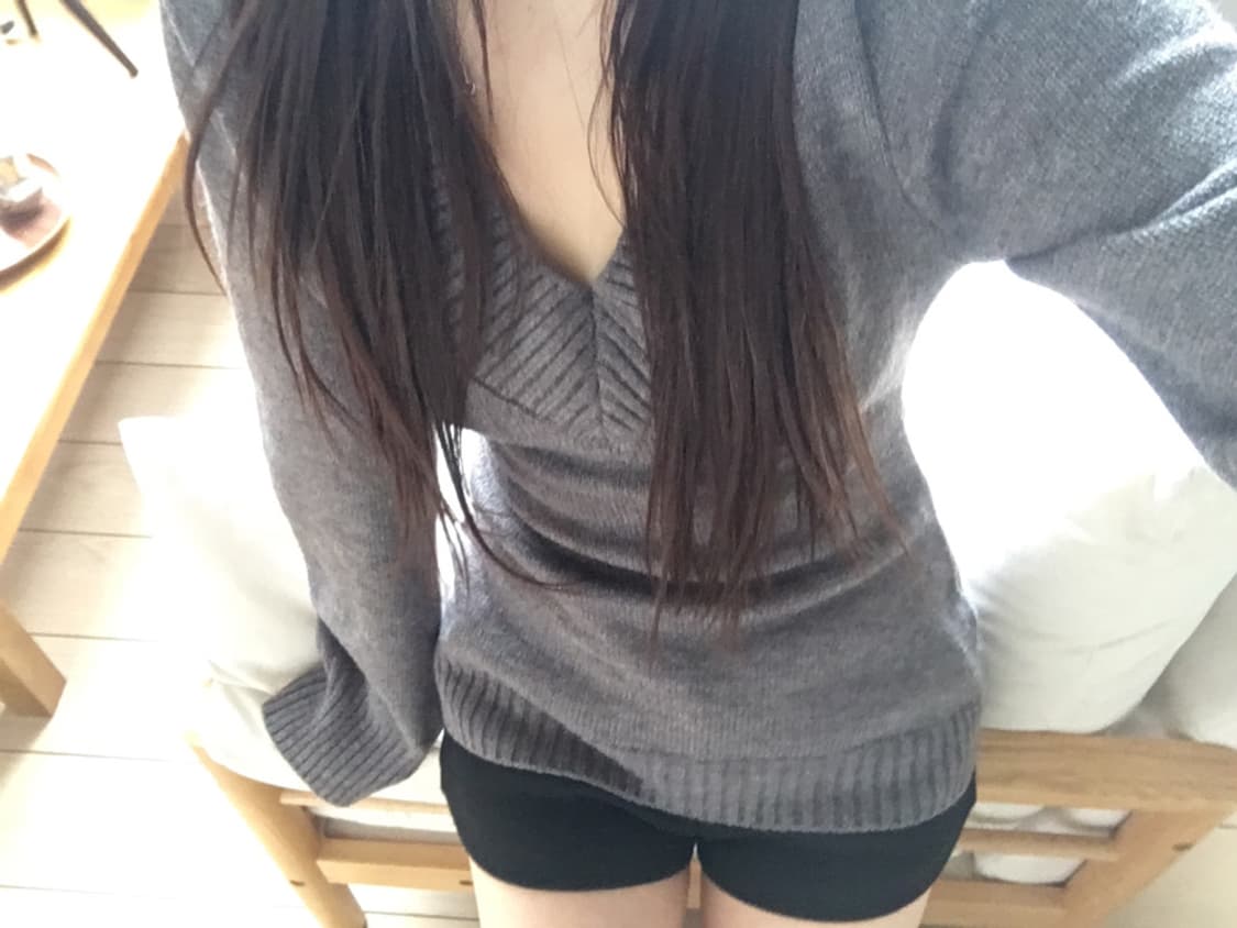 브이넥 니트(그레이) 상품이미지2