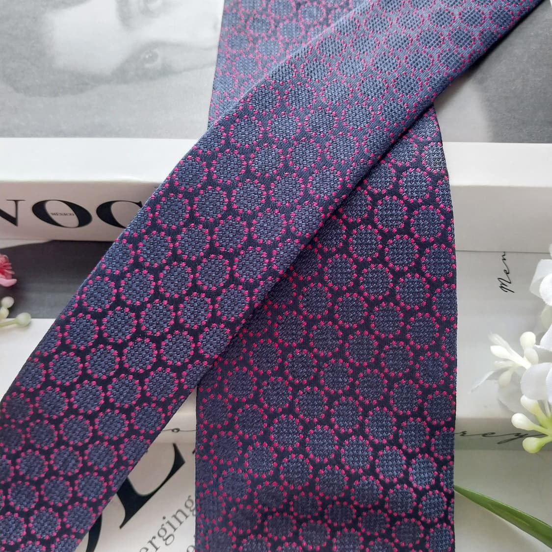 듀퐁 실크 네이비 도트 패턴 넥타이 8.3cm A+등급 K2168
 상품이미지4