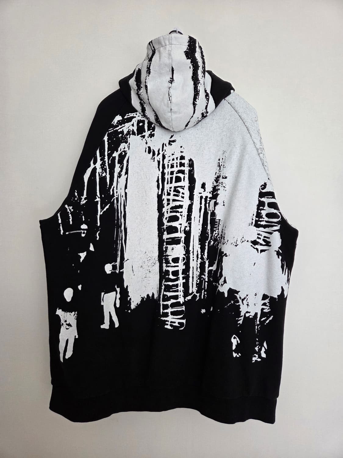 키드밀리 착용 선데이오프클럽 후드집업 블랙 상품이미지3