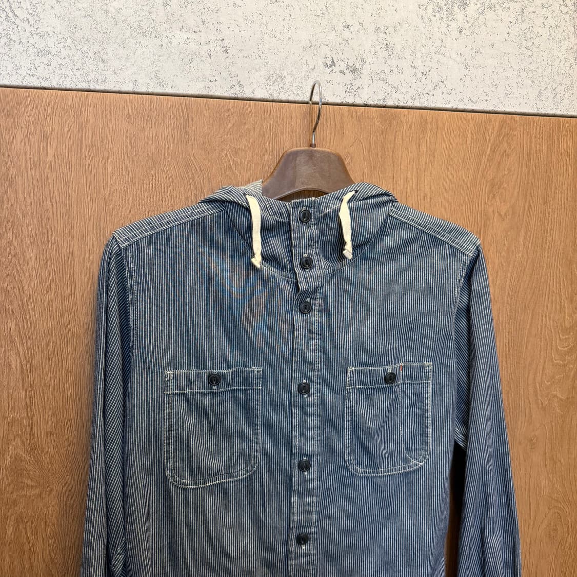 빈티지 후드 버튼업 셔츠 히코리 스트라이프 패턴 디테일 블루 상품이미지3