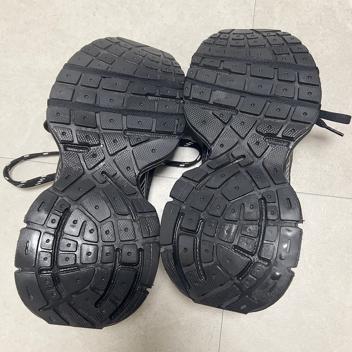 (우체국 택포가격) 발렌시아가 3XL 스니커즈 블랙 화이트 43 상품이미지4