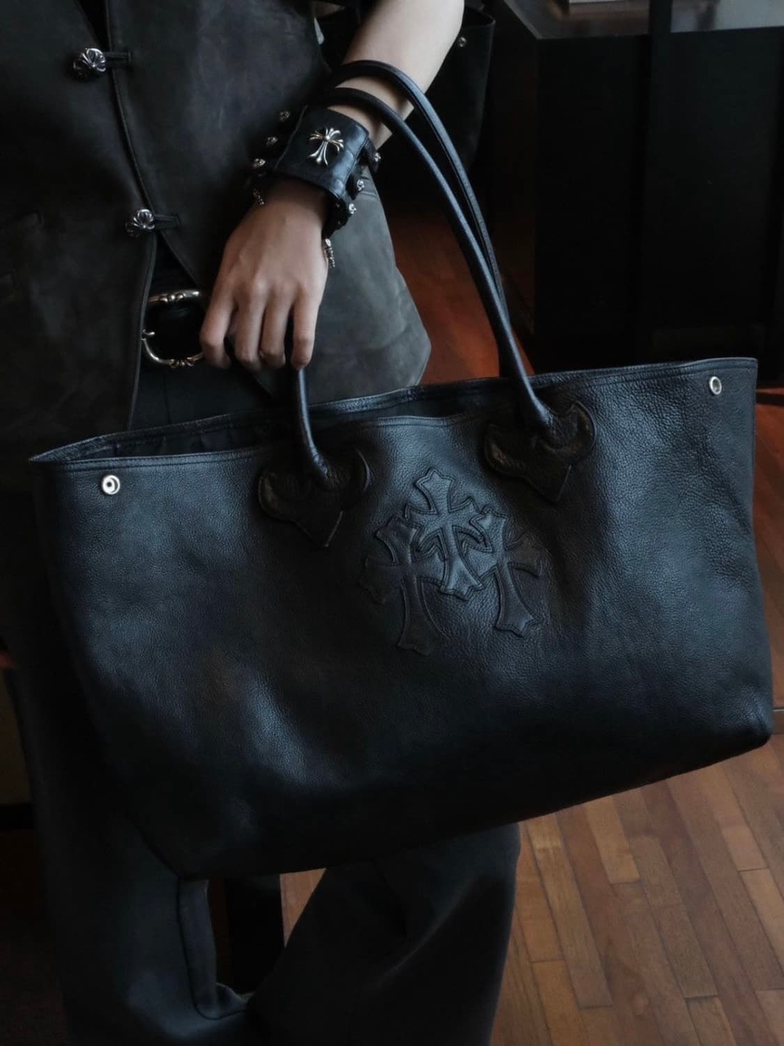 [ONE SIZE] 크롬하츠 세메터리 크로스 레더 패치 레더 토트백 상품이미지3