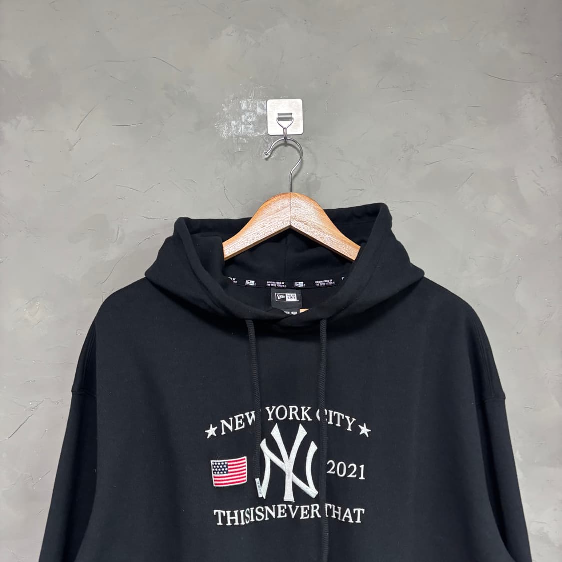 디스이즈네버댓 뉴에라 콜라보 뉴욕 후드 블랙 상품이미지2