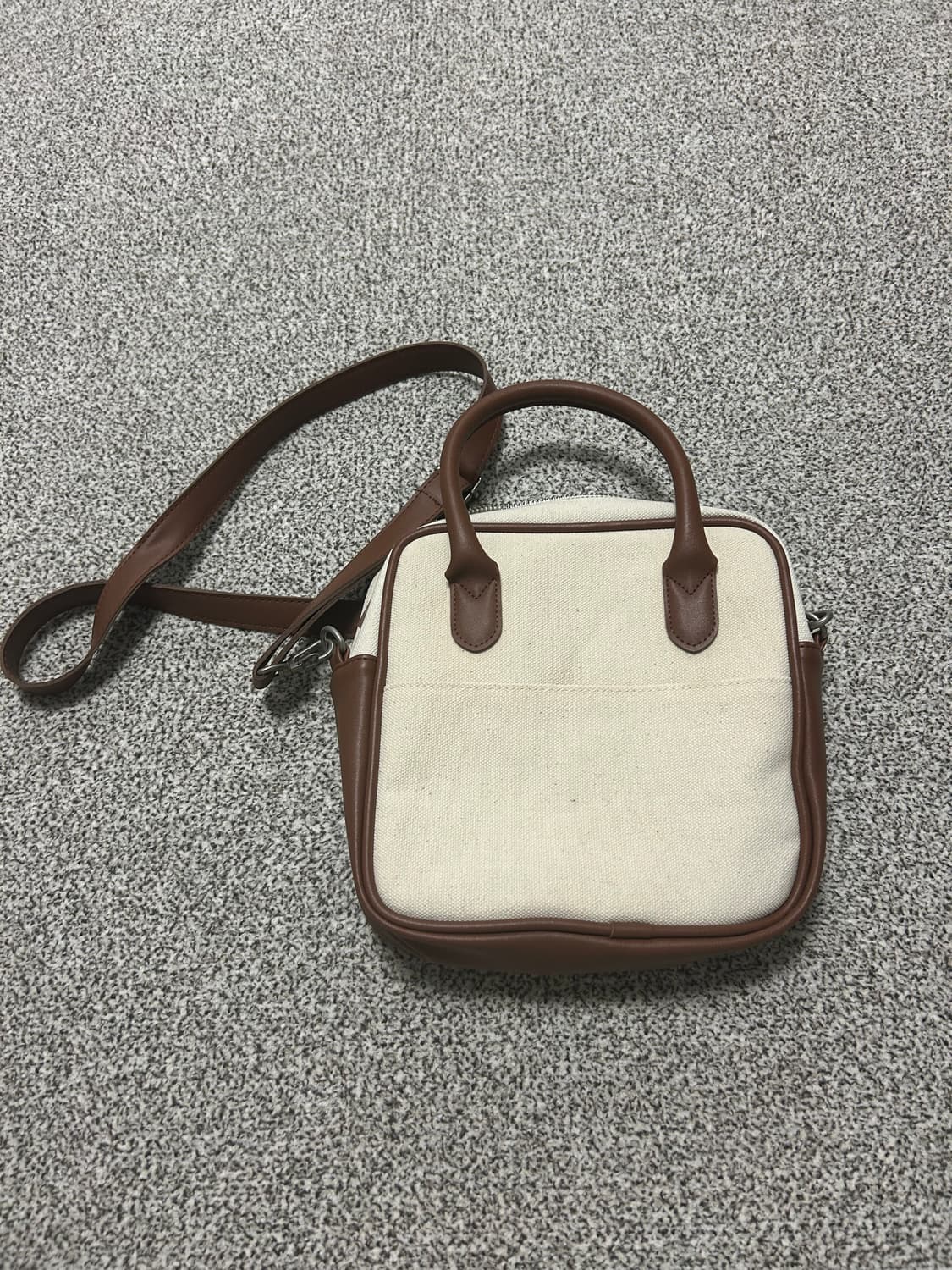 언타이디 브라운 가죽크로스백 상품이미지2