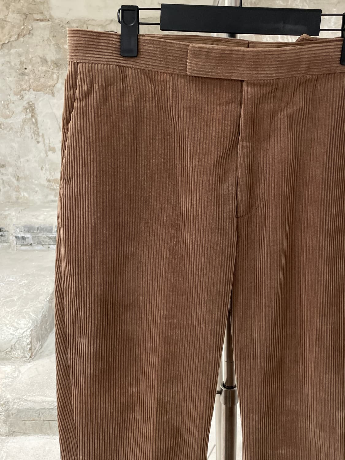 오라리 브라운 워시드 테이퍼드 코듀로이 팬츠 상품이미지2