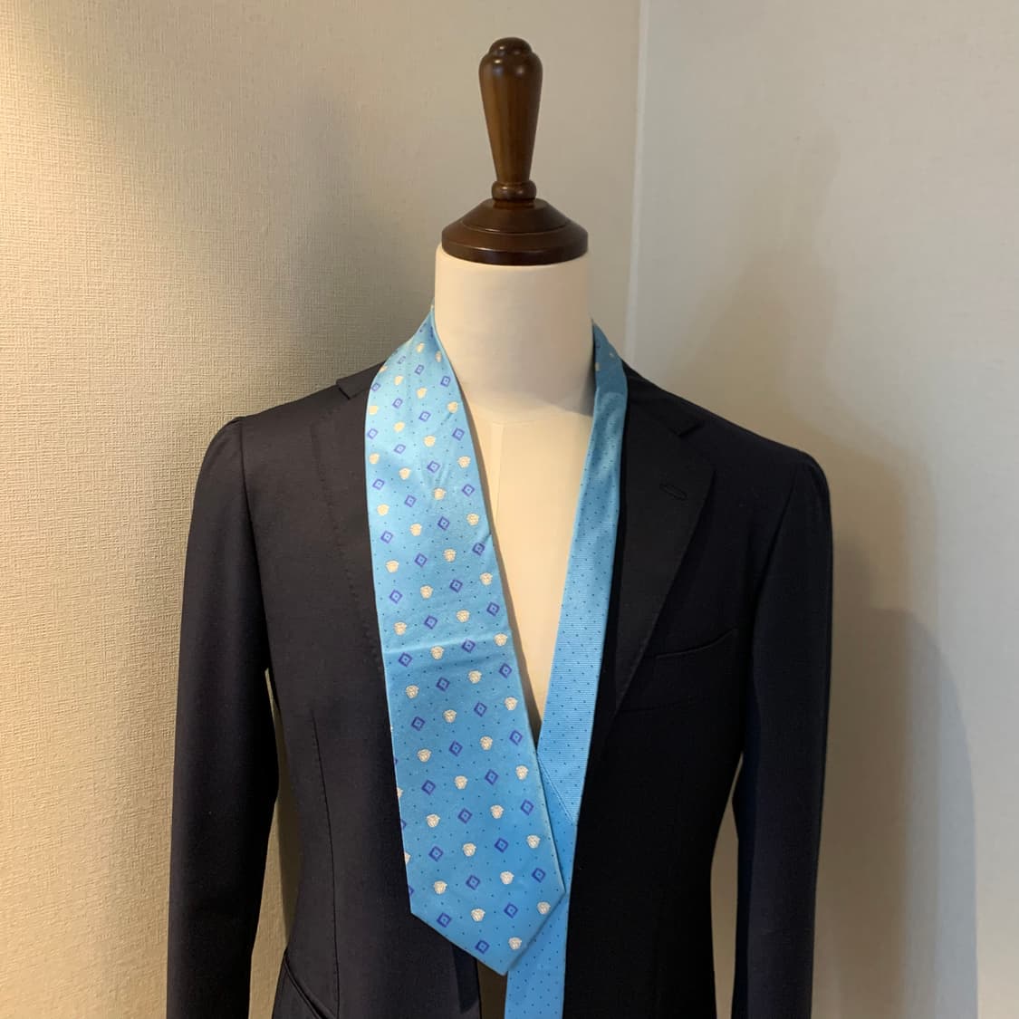 베르사체(VERSACE) 모노그램 명품 정장넥타이 A+등급 9.3cm 상품이미지1