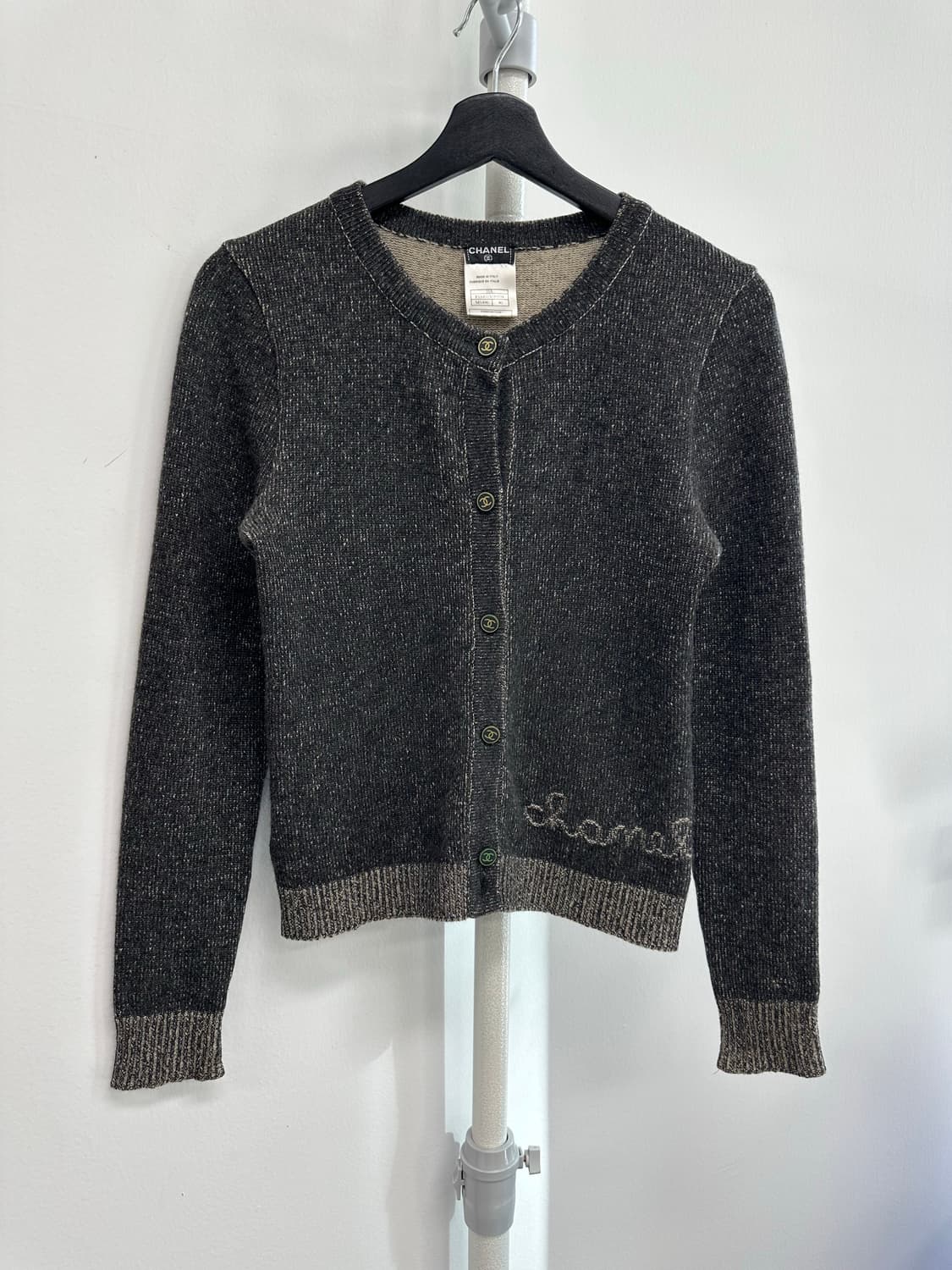 샤넬 캐시미어 로고버튼 가디건 상품이미지1