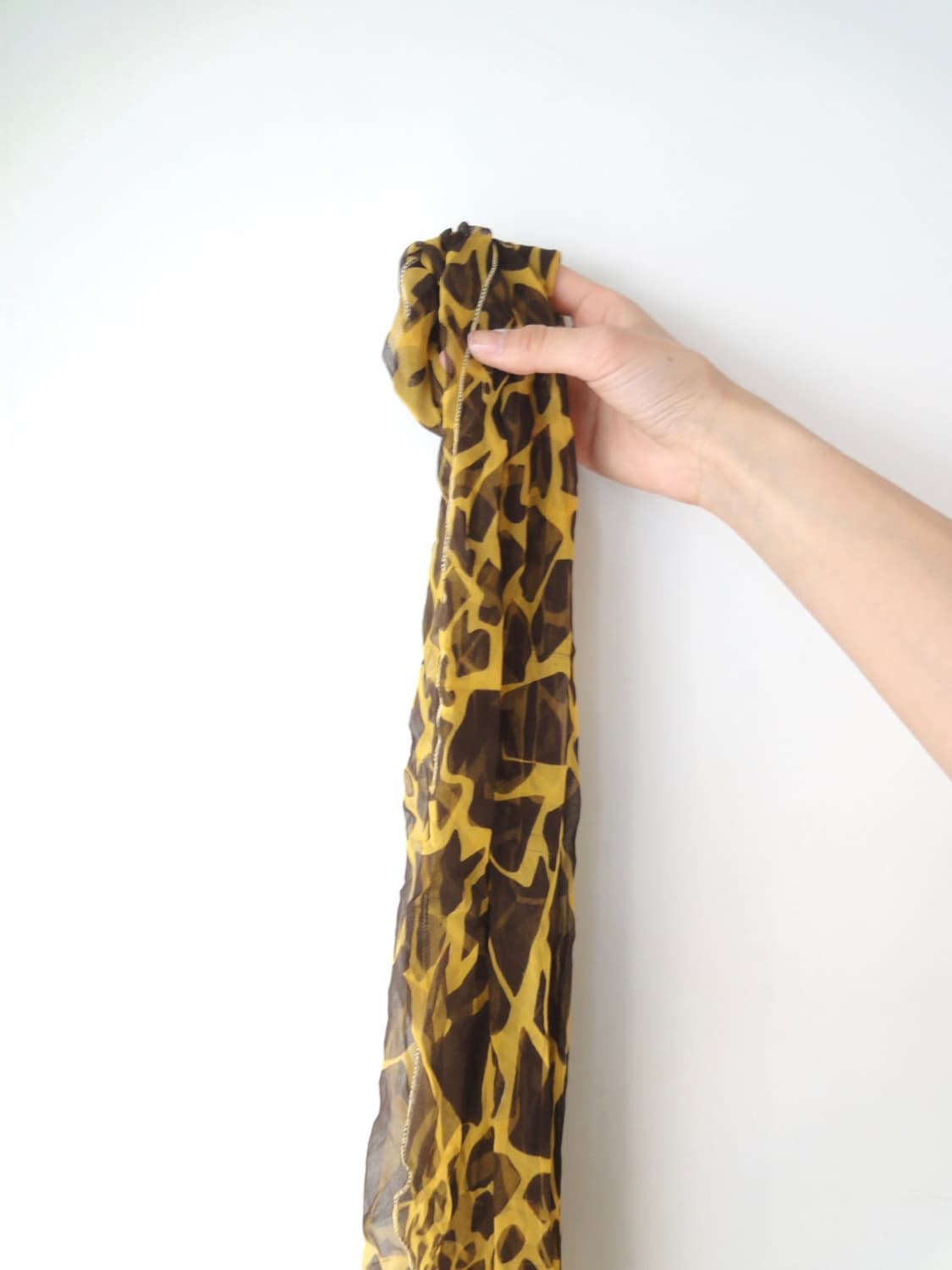 Leopard point scarf / yellow 상품이미지1