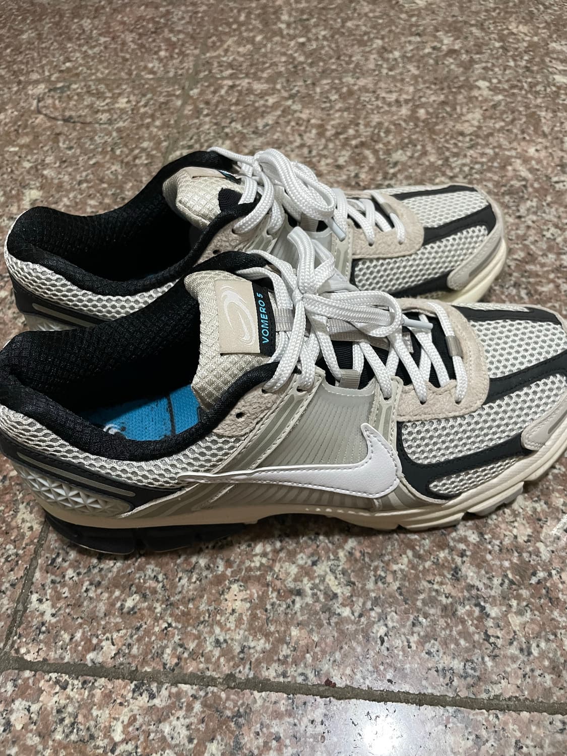 나이키 줌 보메로 5 라이트 본 앤 블랙 260 상품이미지3