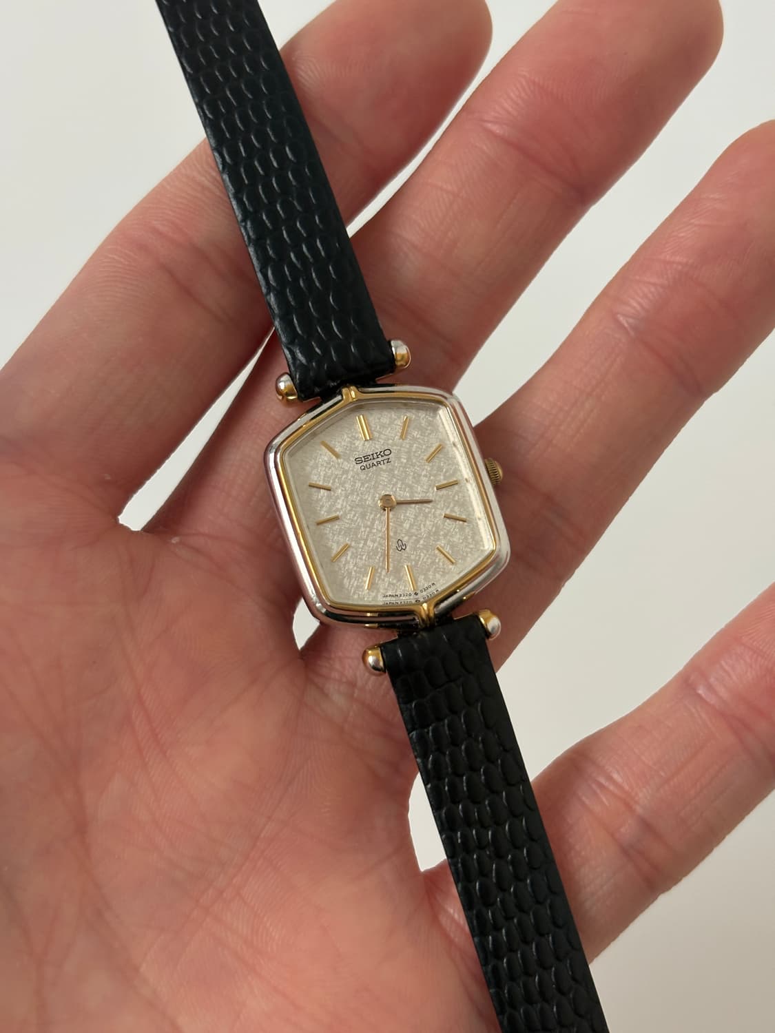 1980s Texture Dial Hexagon Ladies Quartz 상품이미지1