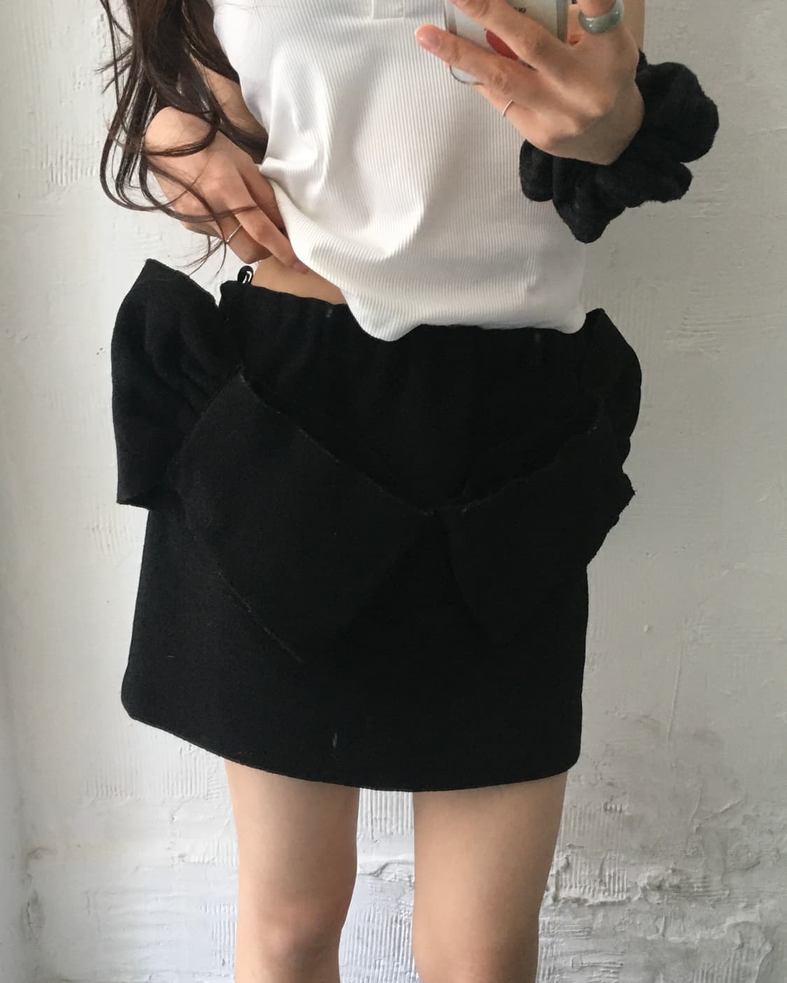 Miu Miu 미우미우 블랙 컬러 리본 로우라이즈 미니 스커트 상품이미지1