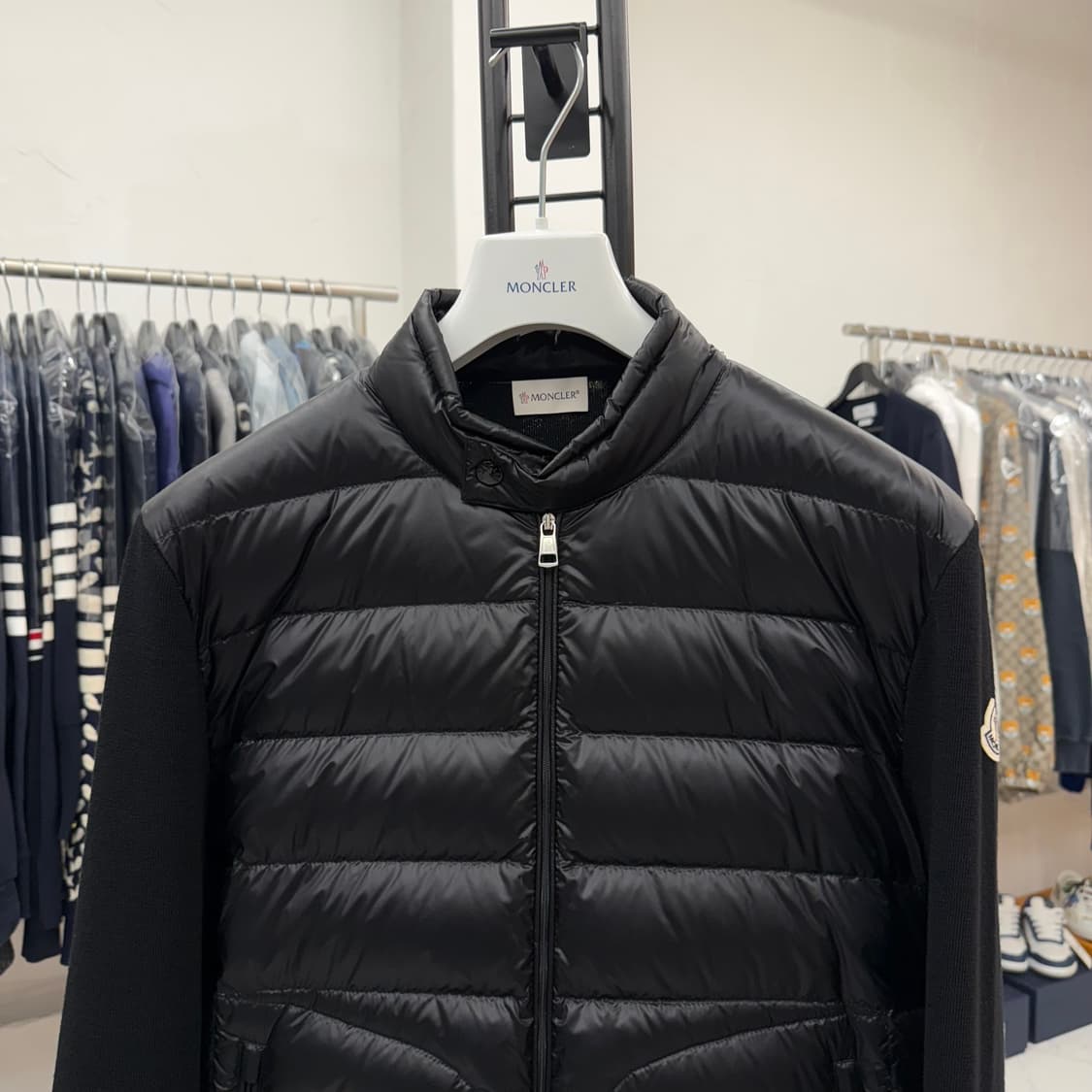 [25년10월/L] 몽클레어 니트패딩 블랙 상품이미지2