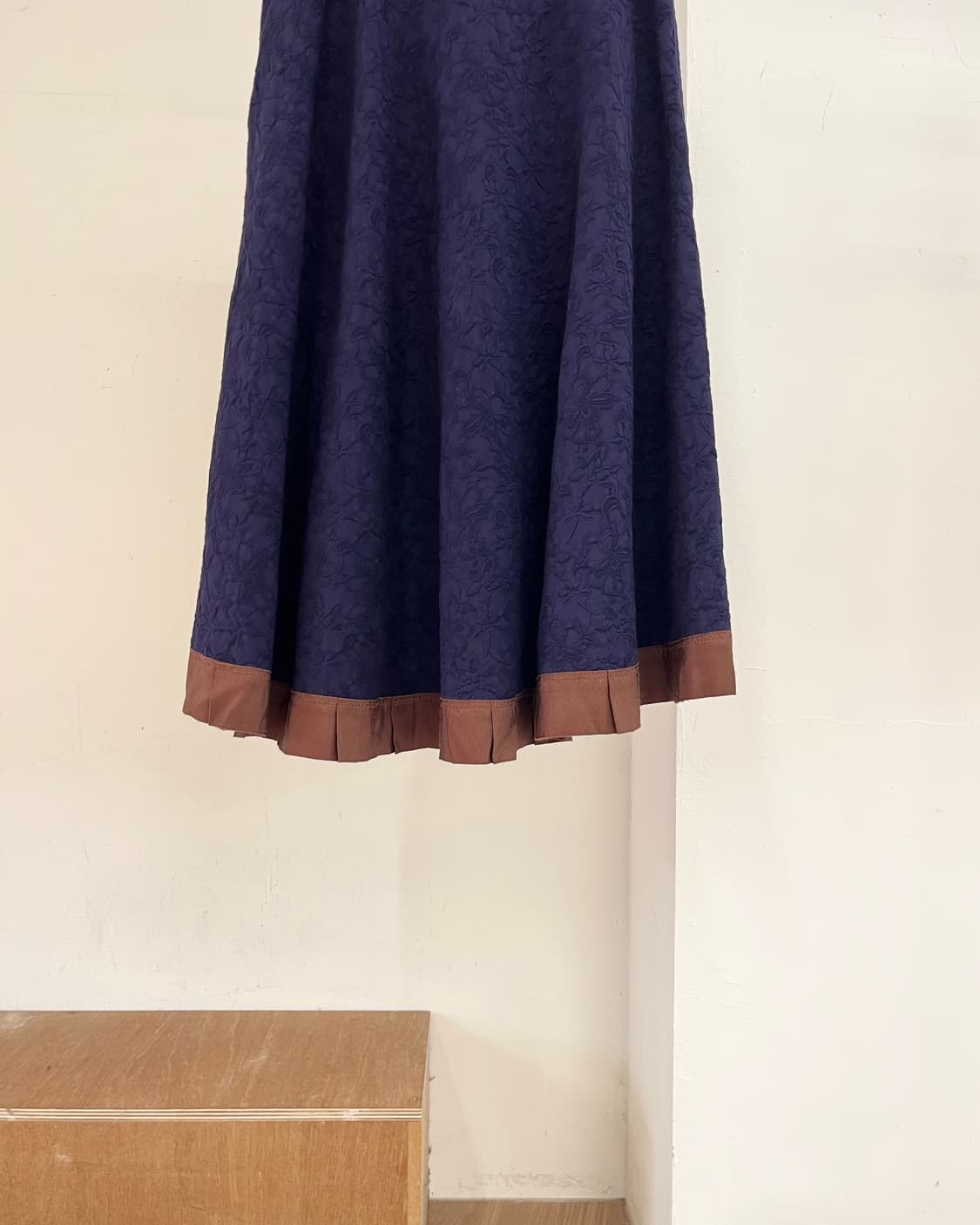 컬러 네이비 코튼 미디스커트 상품이미지3