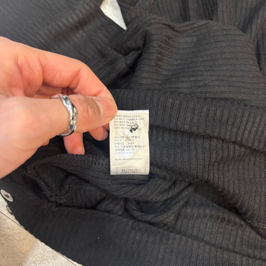 보헤미안서울) Loose Boat Neck Long Sleeve BK F 상품이미지8