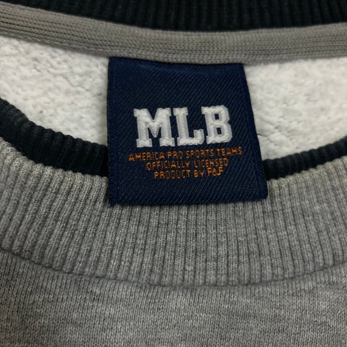 MLB 뉴욕양키스 스펠아웃 그레이 맨투맨 상품이미지4