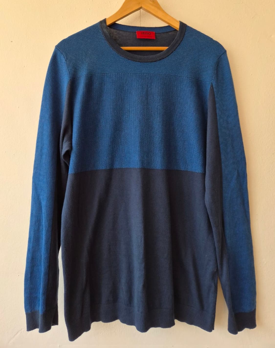 휴고보스 남성 코튼혼방라운드긴팔니트

 상품이미지1