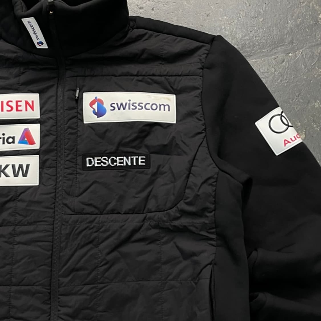 100 데상트 아우디 하이브리드 패딩 상품이미지2