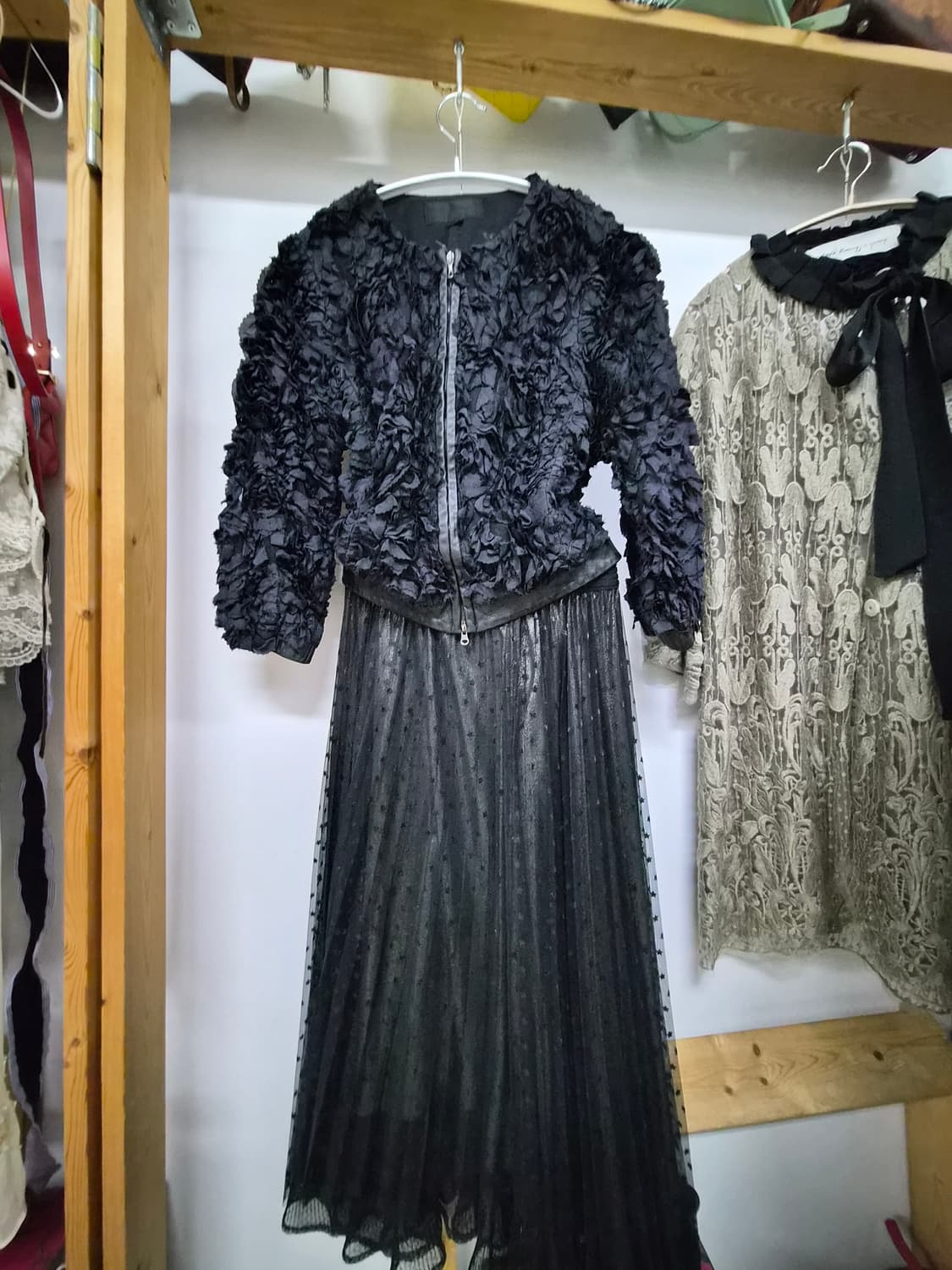 질스튜어트 로맨틱 플라워 텍스처 집업 자켓. 오즈세컨 도트샤 스커트 상품이미지1