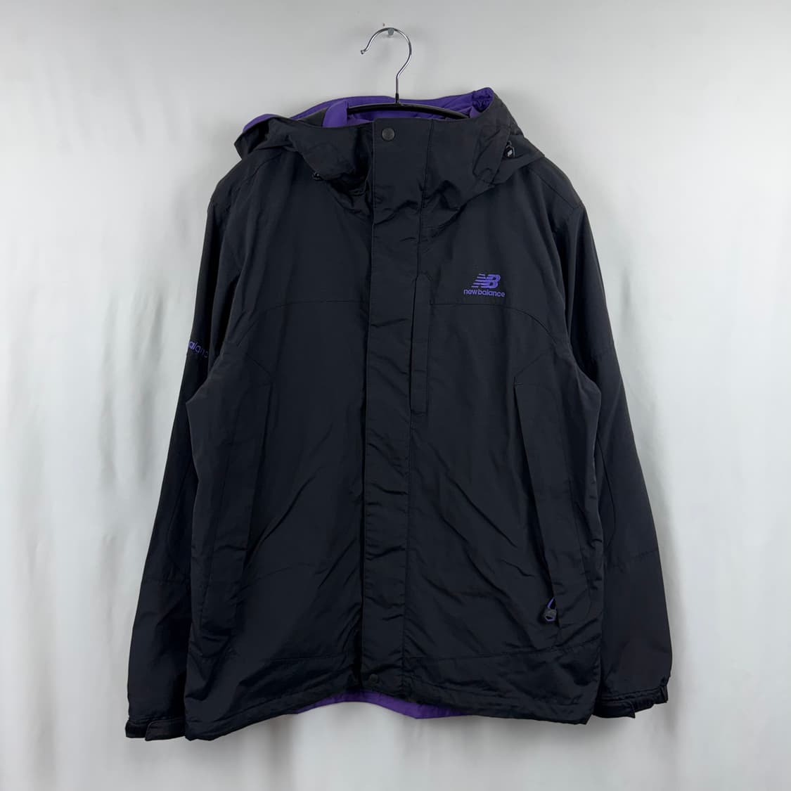 (95) 뉴발란스 우븐 바람막이 자켓 블랙/퍼플 상품이미지2