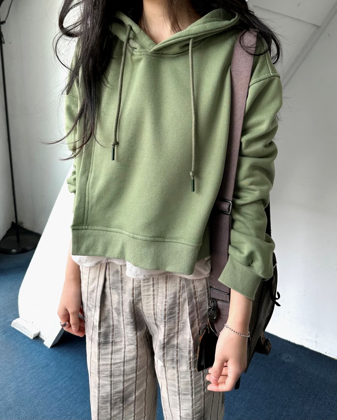Design panel cropped hood sweat P/O 상품이미지7