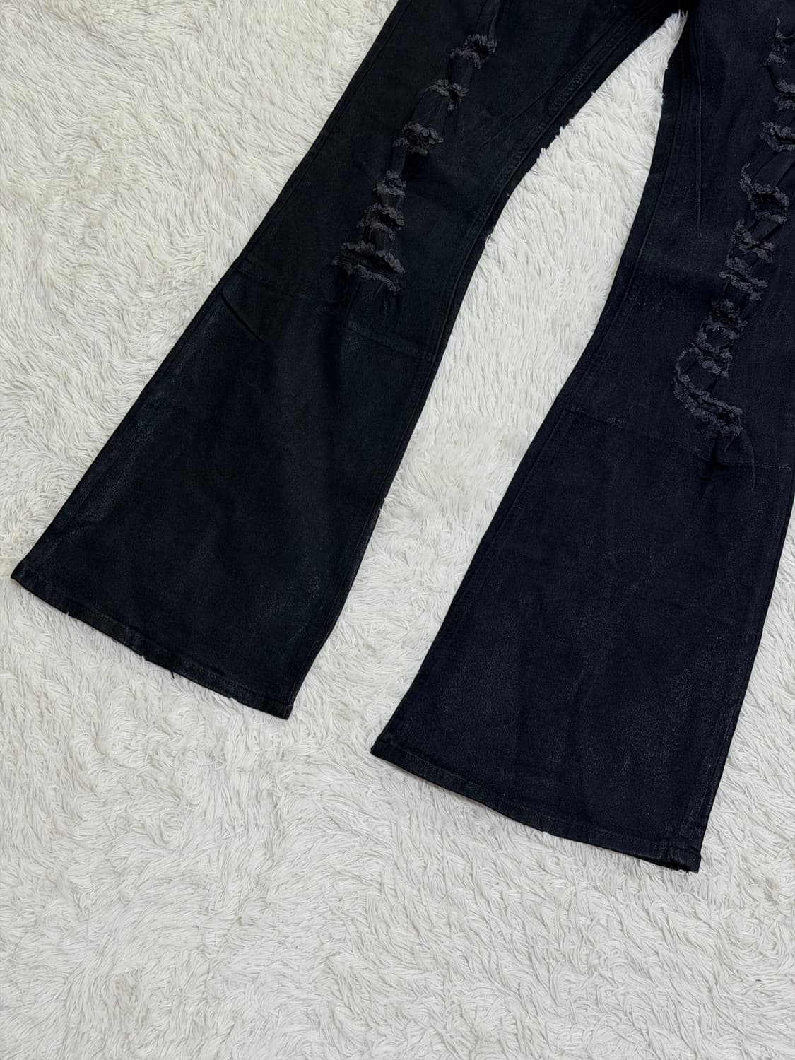 MIJKO 데미지 워싱 블랙 플레어 데님 상품이미지3