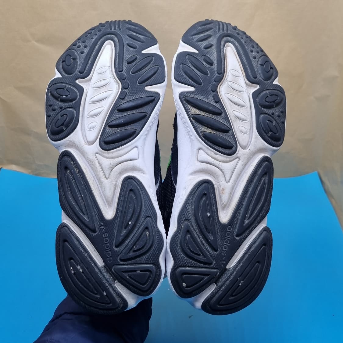 아디다스 오즈위고 블랙형광 운동화255. 상품이미지3