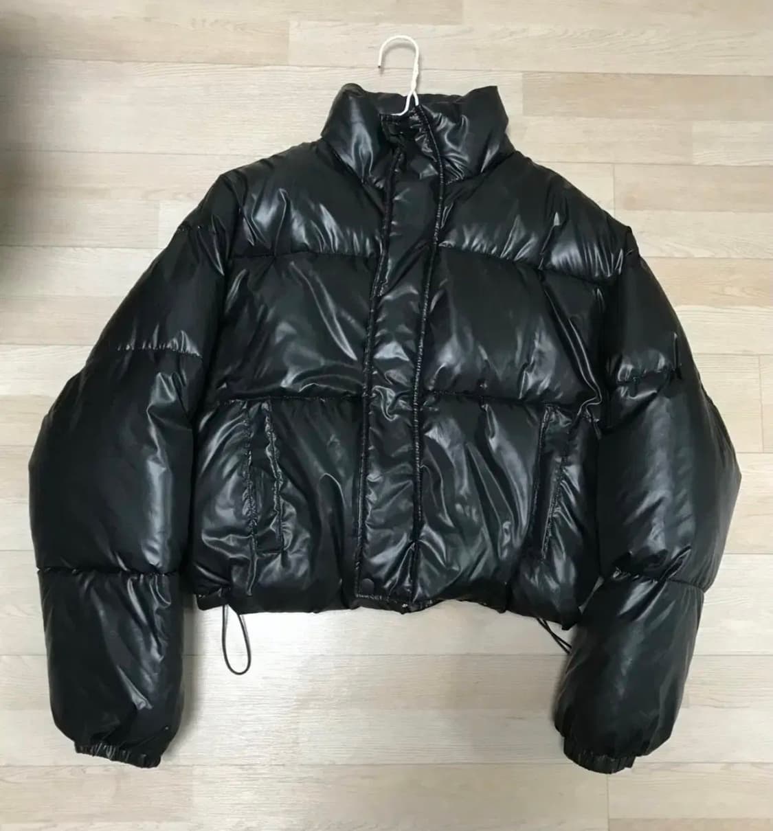 유광 숏패딩 블랙 상품이미지1