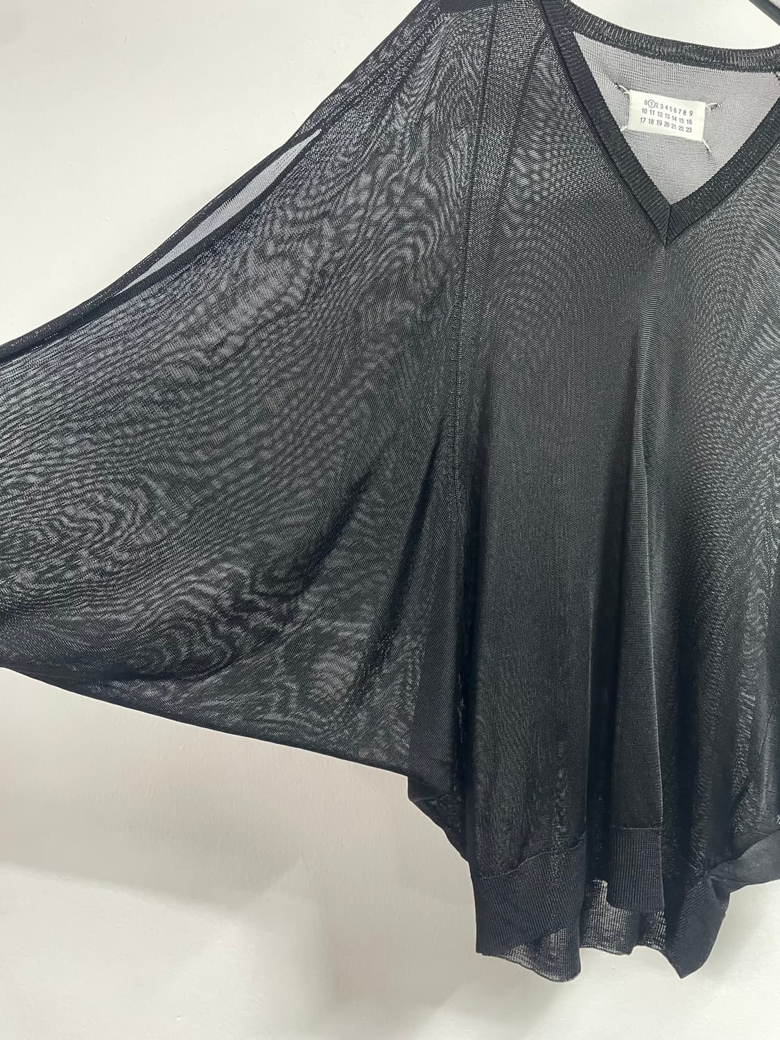 메종 마르지엘라 우먼스 매쉬 브이넥 니트 (on.520) 상품이미지4