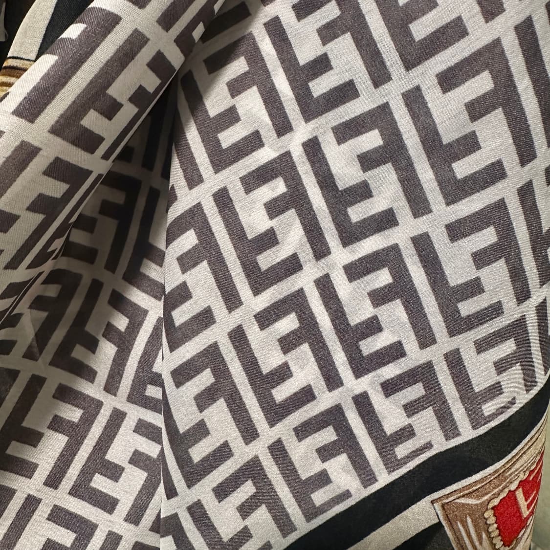 펜디 FF로고 패턴 실크 스카프 상품이미지4