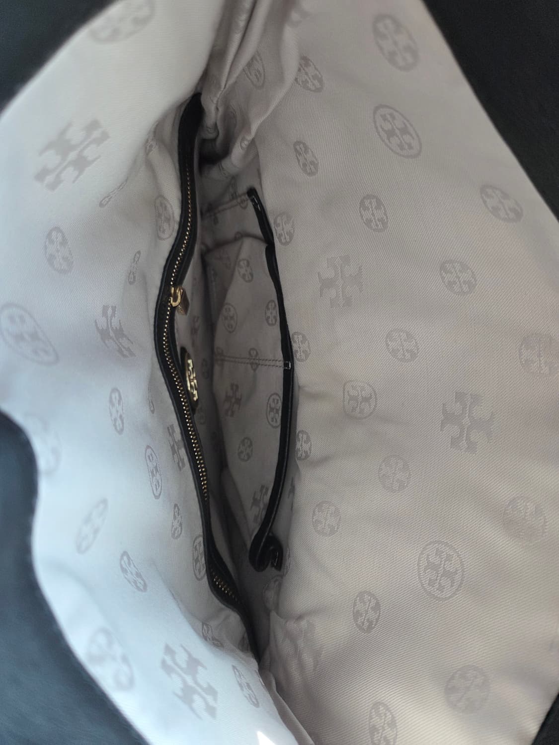 공홈구매) 토리버치 블랙 가죽 숄더백 상품이미지7