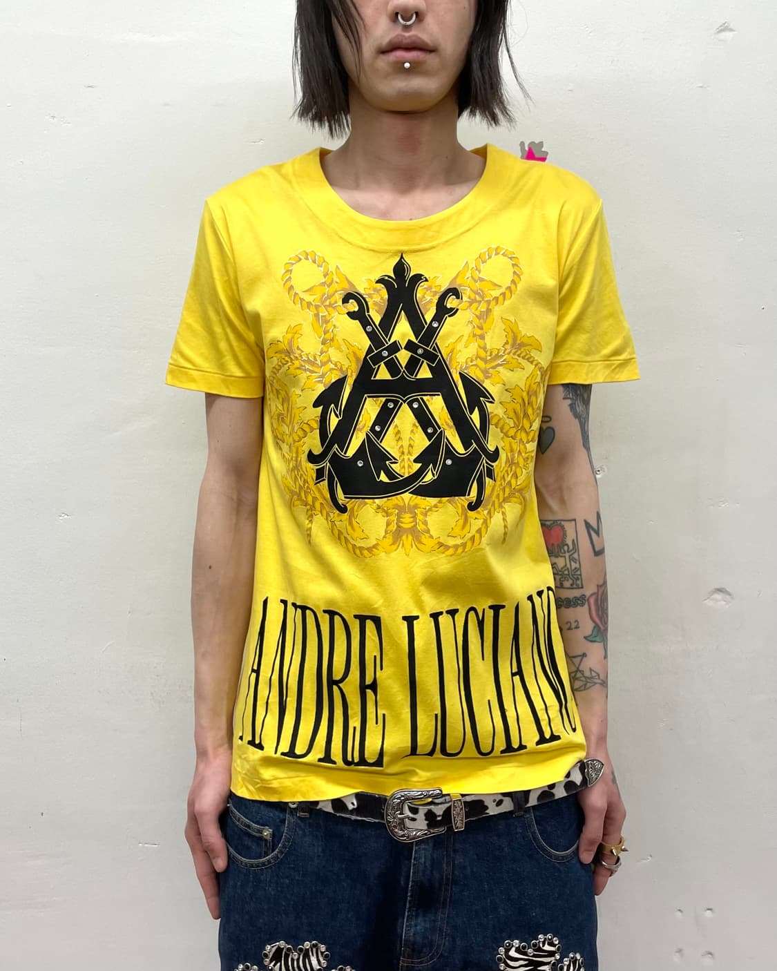 lettering knife cubic yellow T-shirt  상품이미지1