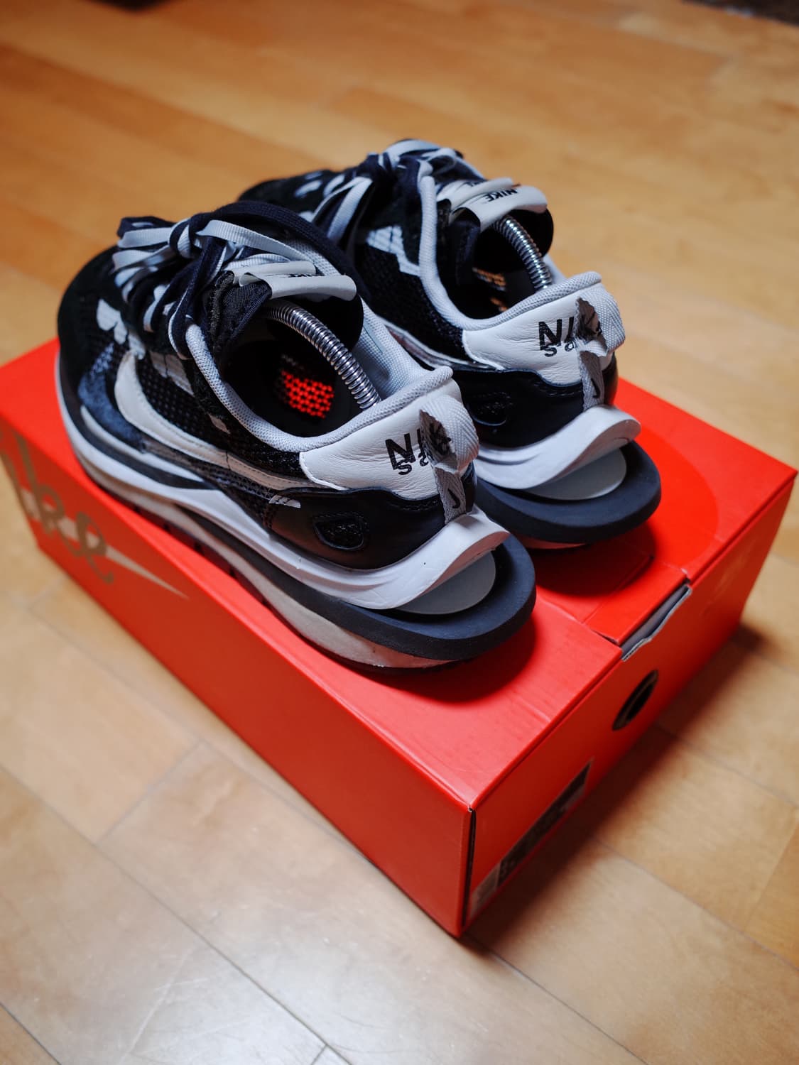 [260] 나이키 x 사카이 베이퍼와플 블랙 화이트 상품이미지3