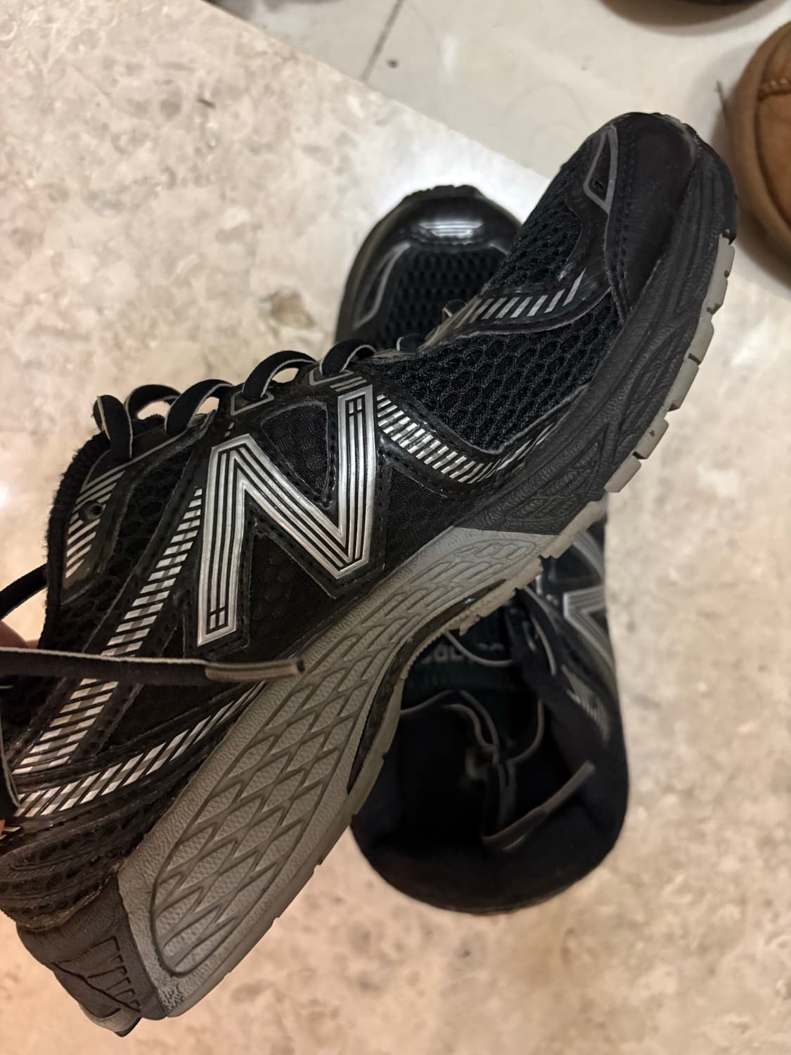 뉴발란스 860v2 블랙 그레이 상품이미지3