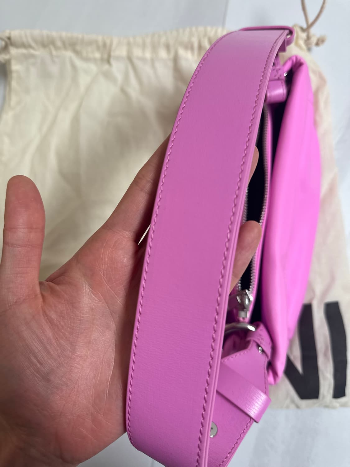 가니 필로우 바게트백 상품이미지3