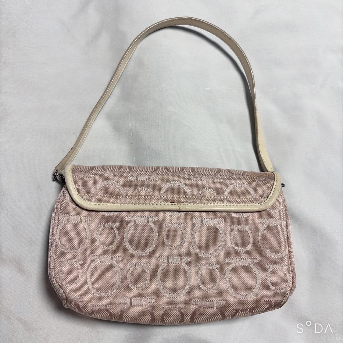 페라가모 간치니 패턴 미니 숄더백 상품이미지2